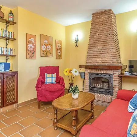 Cozy Home In Periana With Outdoor Swimming Pool *