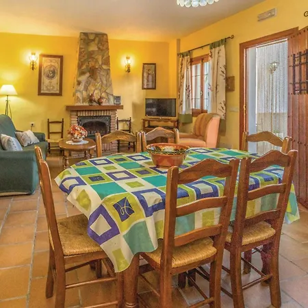 Cozy Home In Periana With Outdoor Swimming Pool Ferienhaus *